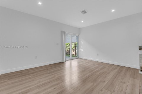 Adosado en alquiler en Miami, Florida, 4 dormitorios, 179.86 m2 № 2027548 - foto 12