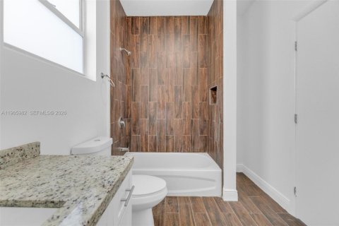 Adosado en alquiler en Miami, Florida, 4 dormitorios, 179.86 m2 № 2027548 - foto 17