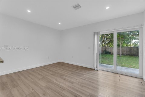 Adosado en alquiler en Miami, Florida, 4 dormitorios, 179.86 m2 № 2027548 - foto 13