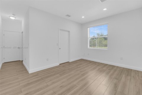 Adosado en alquiler en Miami, Florida, 4 dormitorios, 179.86 m2 № 2027548 - foto 23