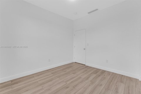 Adosado en alquiler en Miami, Florida, 4 dormitorios, 179.86 m2 № 2027548 - foto 25