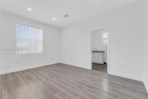 Adosado en alquiler en Miami, Florida, 4 dormitorios, 179.86 m2 № 2027548 - foto 15