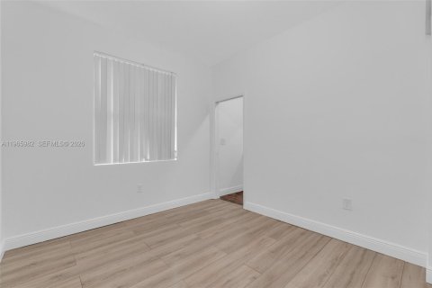 Adosado en alquiler en Miami, Florida, 4 dormitorios, 179.86 m2 № 2027548 - foto 21