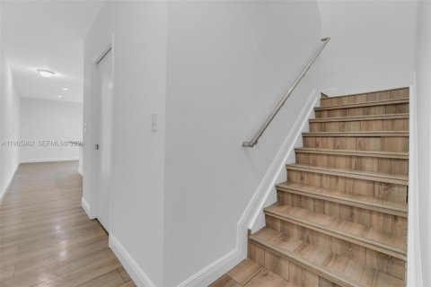 Adosado en alquiler en Miami, Florida, 4 dormitorios, 179.86 m2 № 2027548 - foto 14