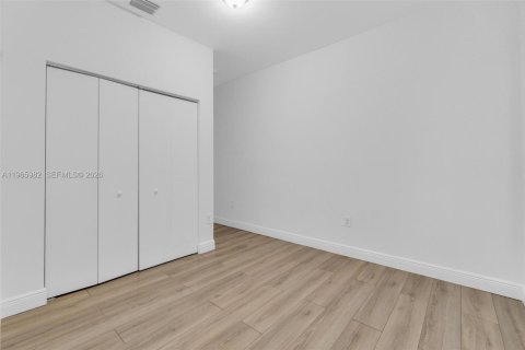 Adosado en alquiler en Miami, Florida, 4 dormitorios, 179.86 m2 № 2027548 - foto 22