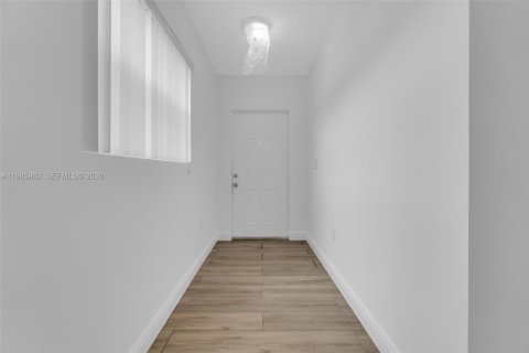 Adosado en alquiler en Miami, Florida, 4 dormitorios, 179.86 m2 № 2027548 - foto 4