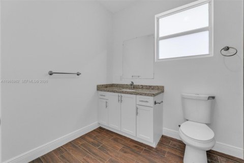 Adosado en alquiler en Miami, Florida, 4 dormitorios, 179.86 m2 № 2027548 - foto 18