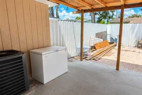 Villa ou maison à vendre à Tampa, Floride: 4 chambres, 96.71 m2 № 2210639 - photo 17