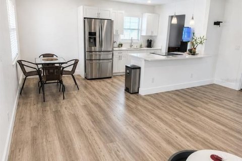 Villa ou maison à vendre à Tampa, Floride: 4 chambres, 96.71 m2 № 2210639 - photo 3
