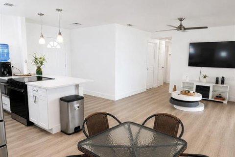 Villa ou maison à vendre à Tampa, Floride: 4 chambres, 96.71 m2 № 2210639 - photo 4