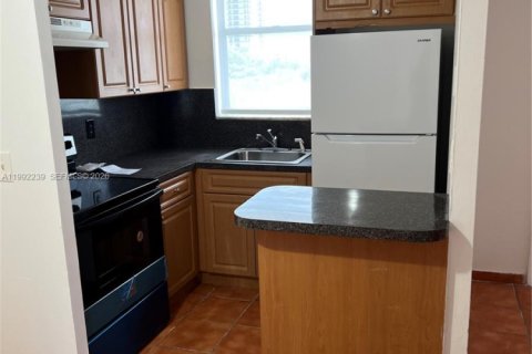 Condo in North Bay Village, Florida, 1 bedroom  № 2062351 - photo 5
