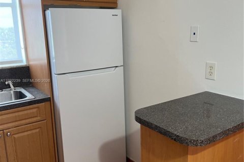 Condo in North Bay Village, Florida, 1 bedroom  № 2062351 - photo 2