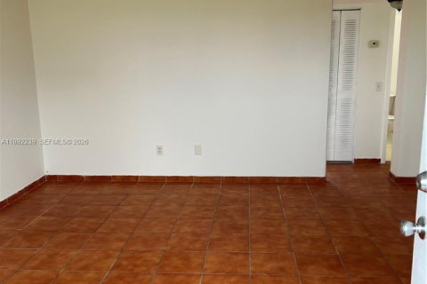 Condo in North Bay Village, Florida, 1 bedroom  № 2062351 - photo 4