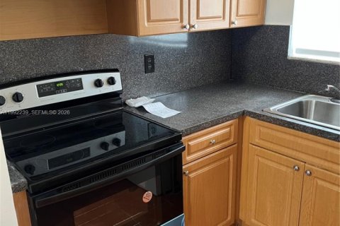 Condo in North Bay Village, Florida, 1 bedroom  № 2062351 - photo 6