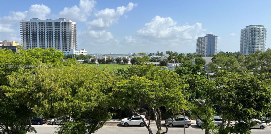 Condo in North Bay Village, Florida, 1 bedroom  № 2062351