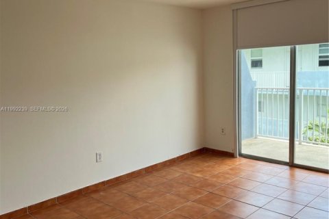 Condo in North Bay Village, Florida, 1 bedroom  № 2062351 - photo 8