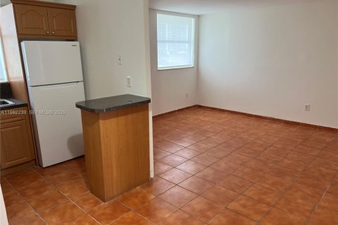 Condo in North Bay Village, Florida, 1 bedroom  № 2062351 - photo 7