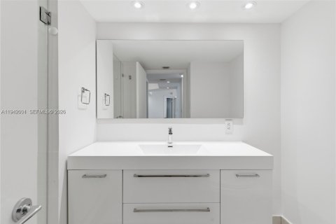 Condo in Aventura, Florida, 2 bedrooms № 2055083 - photo 21