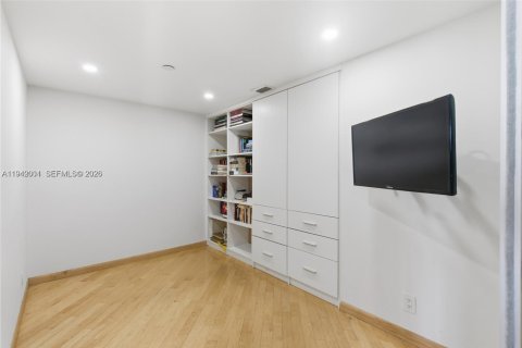 Condo in Aventura, Florida, 2 bedrooms № 2055083 - photo 15