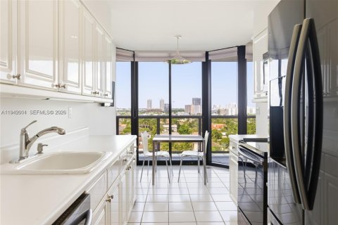 Condo in Aventura, Florida, 2 bedrooms № 2055083 - photo 8