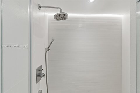 Condo in Aventura, Florida, 2 bedrooms № 2055083 - photo 22