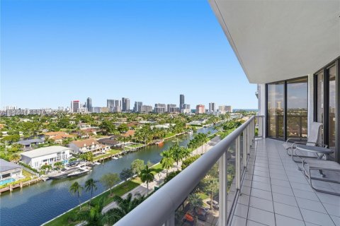 Condo in Aventura, Florida, 2 bedrooms № 2055083 - photo 2