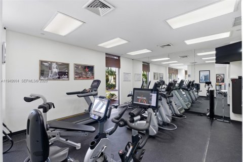 Condo in Aventura, Florida, 2 bedrooms № 2055083 - photo 24