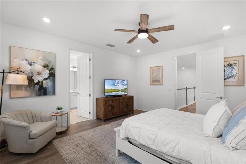 House in Winter Garden, Florida 4 bedrooms, 270.16 sq.m. № 1801295 - photo 16