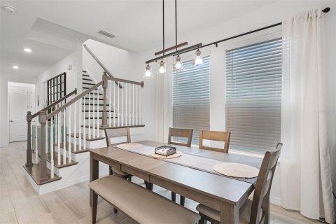 House in Winter Garden, Florida 4 bedrooms, 270.16 sq.m. № 1801295 - photo 13