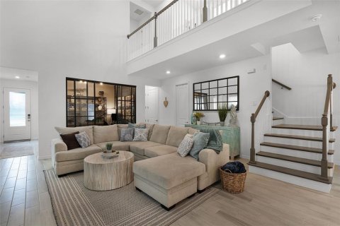 House in Winter Garden, Florida 4 bedrooms, 270.16 sq.m. № 1801295 - photo 7