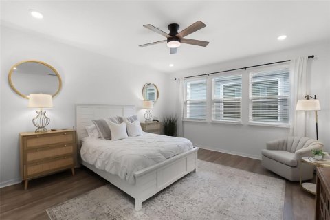 House in Winter Garden, Florida 4 bedrooms, 270.16 sq.m. № 1801295 - photo 15