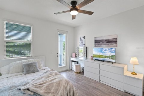 House in Winter Garden, Florida 4 bedrooms, 270.16 sq.m. № 1801295 - photo 19