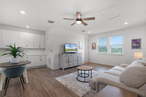 House in Winter Garden, Florida 4 bedrooms, 270.16 sq.m. № 1801295 - photo 25
