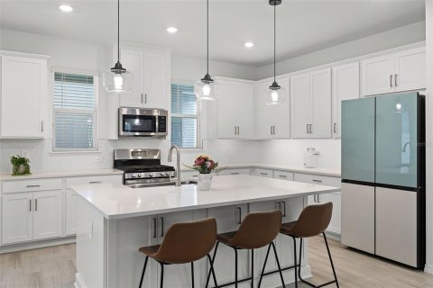 House in Winter Garden, Florida 4 bedrooms, 270.16 sq.m. № 1801295 - photo 9