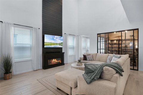 House in Winter Garden, Florida 4 bedrooms, 270.16 sq.m. № 1801295 - photo 6