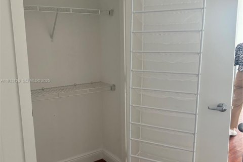 Copropriété à louer à Miami, Floride: 1 chambre, 99.03 m2 № 1991882 - photo 16