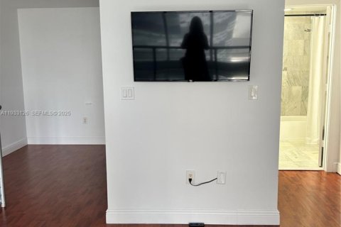 Copropriété à louer à Miami, Floride: 1 chambre, 99.03 m2 № 1991882 - photo 18
