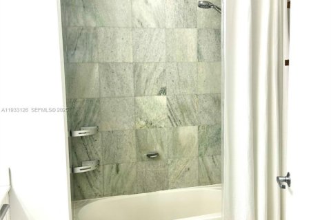 Copropriété à louer à Miami, Floride: 1 chambre, 99.03 m2 № 1991882 - photo 23