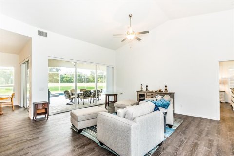 Villa ou maison à louer à Punta Gorda, Floride: 4 chambres, 283.44 m2 № 246967 - photo 5