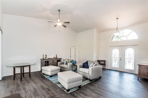 Villa ou maison à louer à Punta Gorda, Floride: 4 chambres, 283.44 m2 № 246967 - photo 8