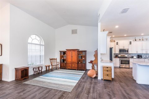 Villa ou maison à louer à Punta Gorda, Floride: 4 chambres, 283.44 m2 № 246967 - photo 9