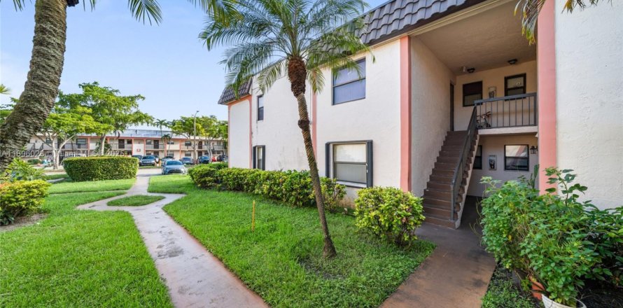 Condominio en Miami, Florida, 2 dormitorios  № 1953634