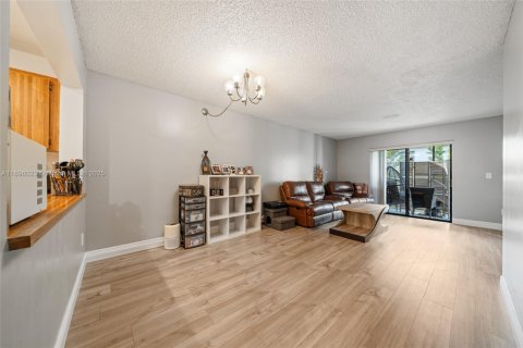 Condominio en venta en Miami, Florida, 2 dormitorios, 90.12 m2 № 1953634 - foto 3