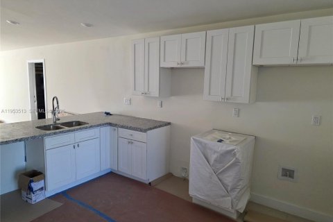 Купить виллу или дом в Лихай-Эйкерс, Флорида 3 спальни, № 2054738 - фото 6