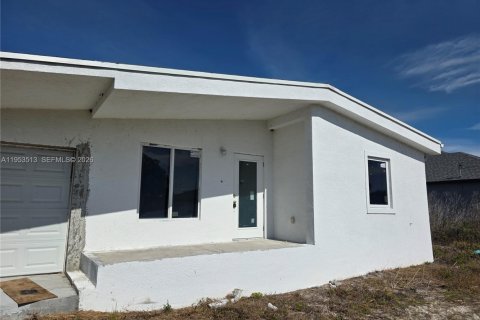 Купить виллу или дом в Лихай-Эйкерс, Флорида 3 спальни, № 2054738 - фото 2
