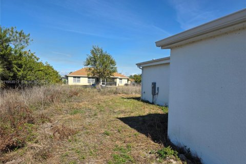 Дом в Лихай-Эйкерс, Флорида 3 спальни № 2054738