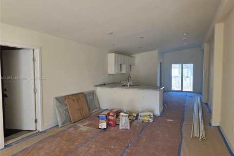 Купить виллу или дом в Лихай-Эйкерс, Флорида 3 спальни, № 2054738 - фото 8