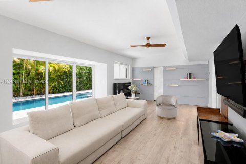 Villa ou maison à vendre à Miami Shores, Floride: 5 chambres, 294.87 m2 № 2085365 - photo 11