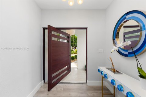 Villa ou maison à vendre à Miami Shores, Floride: 5 chambres, 294.87 m2 № 2085365 - photo 4