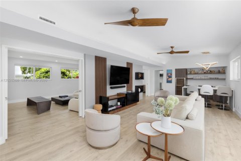 Villa ou maison à vendre à Miami Shores, Floride: 5 chambres, 294.87 m2 № 2085365 - photo 5